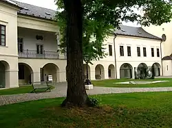 Nádvoří Kapitulního děkanství v areálu Arcidiecézního muzea