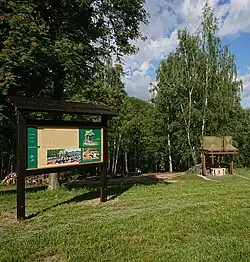 Udržovaný 3 ha přírodní park s lesní kaplí a naučnou stezkou