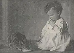 Fotografie zveřejněná v týdeníku Koninklijke Nederlandsche Gist- en Spiritusfabriek