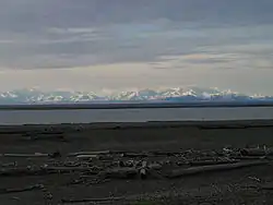 Brooksovo pohoří z ostrova Arey Island