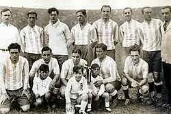 Orlandini (v horní řadě druhý zprava) spolu s argentinskou reprezentací před zápasem s Peru na Mistrovství Jižní Ameriky 1929