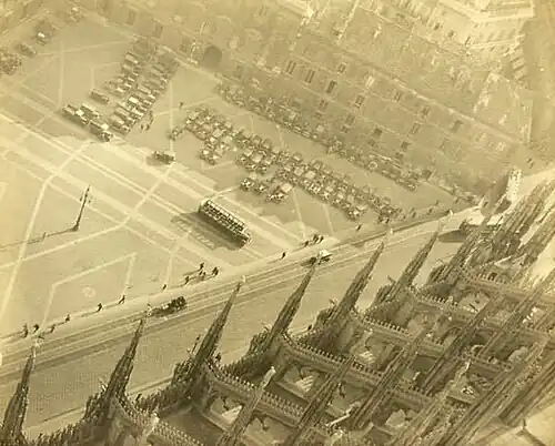 Bez názvu (Náměstí u milánské katedrály), 1926