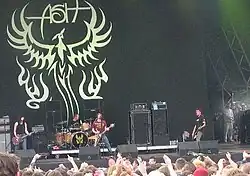Ash na Leeds festivalu v roce 2004.