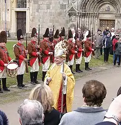 Opat se krátce po benedikci prošel před granátníky z Neustadtu, které měl pod vedením rod Lobkowiczů