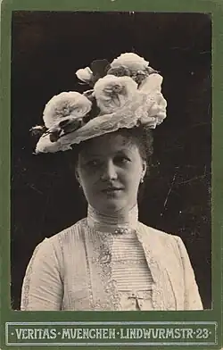 Buržoazní dáma s kloboukem