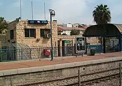 Pohled na staniční budovu.