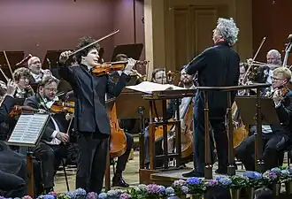 Sólista Augustin Hadelich