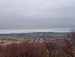 Fuchsberg (uprostřed vpravo) a Wachberg (uprostřed vlevo)