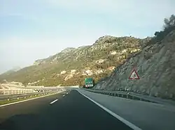 Pohled na Dusinu z dálnice A1