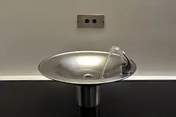 Automatické pítko (drinking fountain), USA