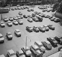 Autos op het Amstelveld