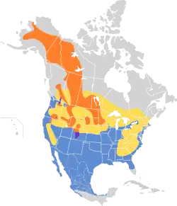 Areál rozmnožování je vyznačen oranžovou barvou, migrace žlutou, celoroční výskyt fialovou a na místech kde se nerozmnožuje je vyznačen modrou barvou.