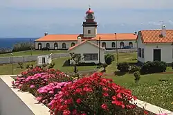 Maják v přístavu Lajes das Flores na jihu ostrova