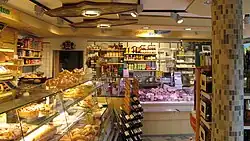 Pekárna (Bäckerei Graf) s vánočkou na pultě, Ammerland (Bavorsko)