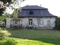 Bílá Třemešná - bývalá fara čp. 33 (2).jpg