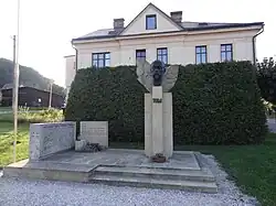 Bílá Třemešná - pomník padlým (1).jpg