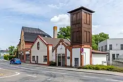 Hlavní křižovatka v Kobeřicích s bývalou hasičskou zbrojnicí