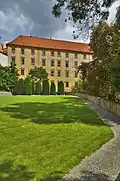 Pohled ze spodního nádvoří bývalého jezuitského konviktu
