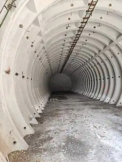 Hangár (silo, granit)