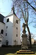 Socha před kostelem Povýšení sv. Kříže