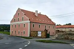 Zámek v květnu 2024