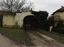 Bříství, brána usedlosti čp.26.jpg