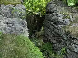 Průrva vytesaná ve skále