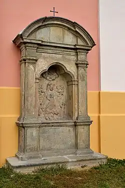 Výklenková kaple Panny Marie v Březně