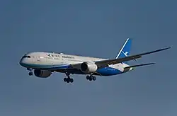 Přistávající Boeing 787-9 XiamenAir