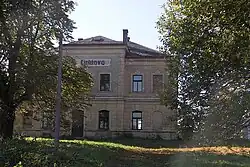 Bývalá budova železniční stanice v Lindavě (rok 2007)
