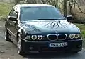 BMW E39 po faceliftu s populárními „angel eyes“