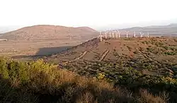 Pohled na větrné elektrárny na Har Bnej Rasan