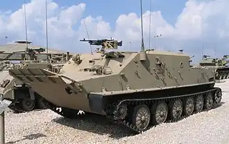 Izraelem upravený bývalý syrský nebo egyptský pozdní výrobní model BTR-50PK v muzeu Jad La-Širjon, Izrael, 2005.