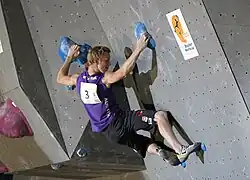 Jakob Schubert v posledním kole SP 2012 v boulderingu v Mnichově získal bronz a skončil třetí