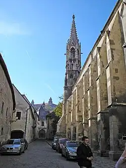 Kostel klarisek, v pozadí bratislavský hrad a kostel svatého Mikuláše