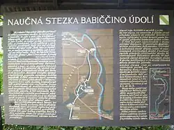 Informační tabule NS Babiččino údolí při vstupu do zámeckého areálu v Ratibořicích