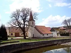 Náves s kaplí sv. Antonína Paduánského