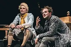 Ondřej Brousek (vpravo) v roli Viléma Bacha, Bach a synové, Divadlo na Vinohradech, foto Petr Chodura (2023)