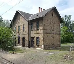 Místní železniční stanice.