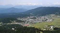 Pohled na Bakuriani z vrcholu Kochta