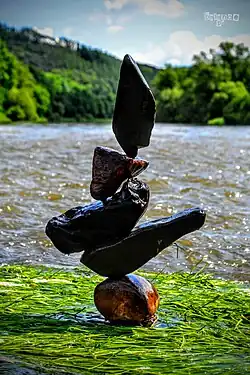 Ukázka stone balancingu, Újezd nad Zbečnem