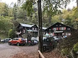 Balzhütte Na Tokáni The Courtship Hunting Lodges W1.jpg