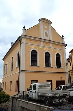 Pohled na zrekonstruovanou synagogu