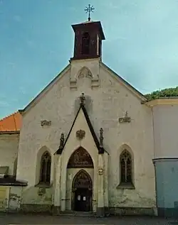 Kostel svaté Alžběty (Banská Bystrica) – pohled z ulice