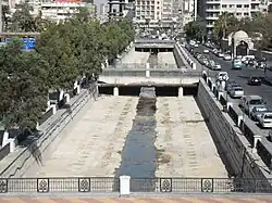 Suché koryto Baradá v létě 2010 v Damašku