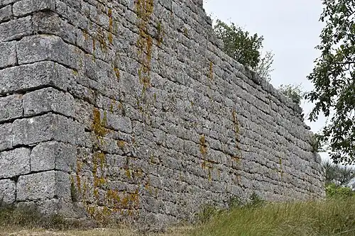 zříceniny hradu Miramont