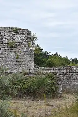 zříceniny hradu Miramont