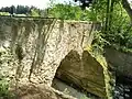 Barokní most přes potok Mastník na východ od vesnice