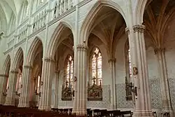 Pohled z hlavní lodi do severní