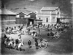 Baterie chilské dělostřelecké jednotky č. 2 v Arice z roku 1880. Na snímku jsou polní kanóny Krupp ráže 75 mm, délky hlavně L/26, s dostřelem 4600 metrů.